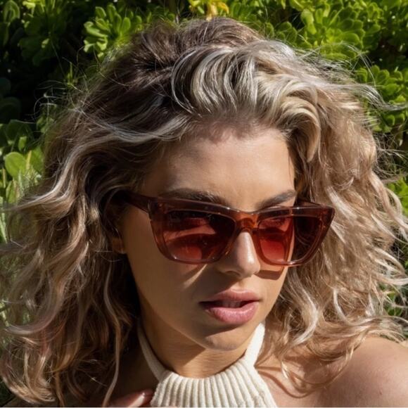 DIFF NATASHA - DUSK + DUSK GRADIENT SUNGLASSES - Picture 6 of 9